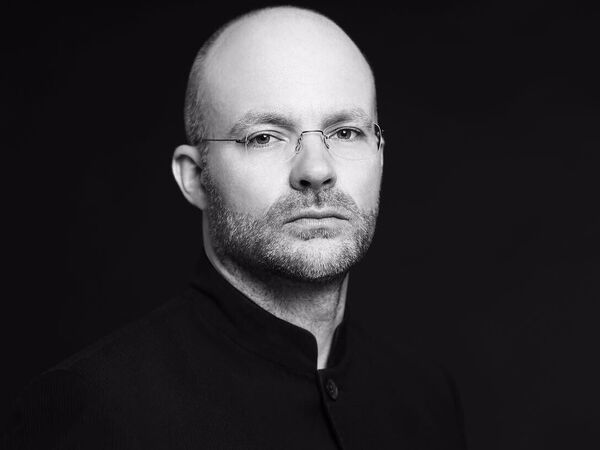 Дирижер Кристиан Кнапп Дирижер Кристиан Кнапп
