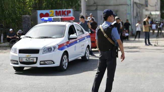 Сотрудник киргизской полиции в Бишкеке