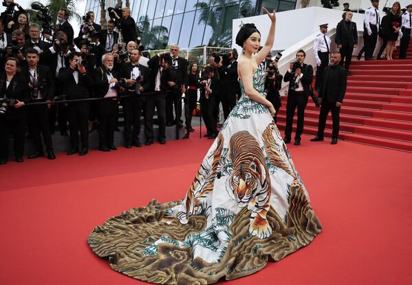 Китайская актриса Фань Бинбин прибывает на показ фильма Жанна Дюбарри во время 76-го Каннского кинофестиваля в Каннах, 16 мая 2023 года