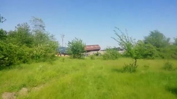 Кадры с места схода грузового поезда в Крыму