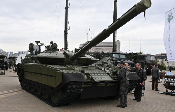 Модернизированный танк Т-72БМ2 на 11-й международной выставке вооружения и военной техники MILEX-2023 в Минске