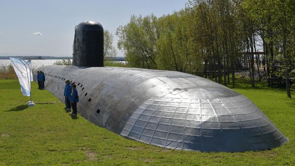 Полноразмерный макет первой советской атомной подводной лодки К-3 Ленинский комсомол в музейно-историческом парке Остров фортов в Кронштадте