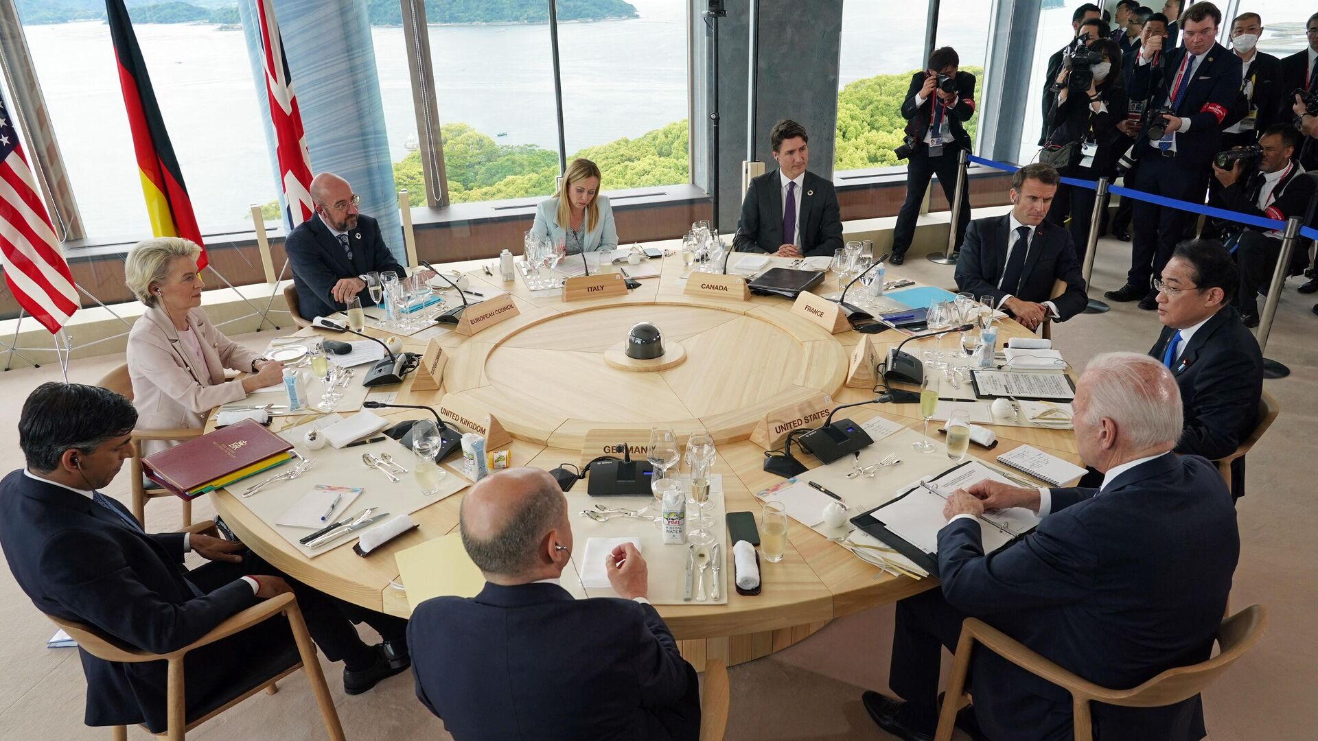 Лидеры G7 во время рабочего обеда перед началом саммита в Хиросиме - РИА Новости, 1920, 19.05.2023