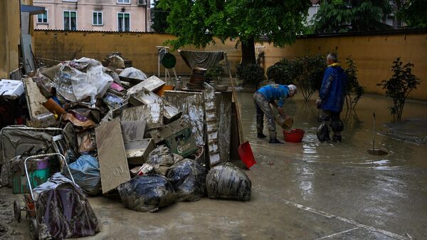 Местные жители ликвидируют последствия наводнения в итальянской области Эмилия-Романья