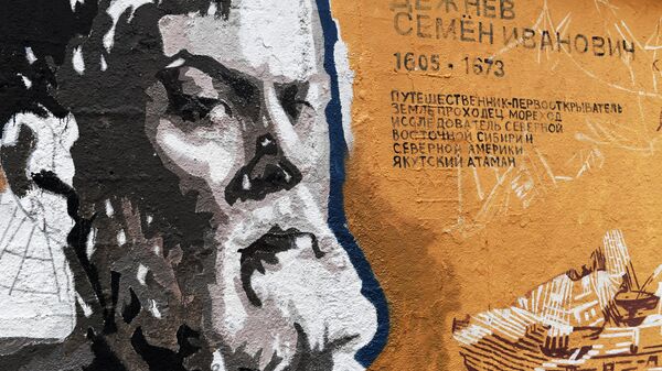 Граффити с изображением путешественника Семена Дежнева на трансформаторной подстанции ПАО Россети на Сухонской улице в Москве