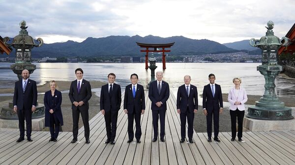 Лидеры G7 во время совместного фотографирования в храме Ицукусима, Хиросима