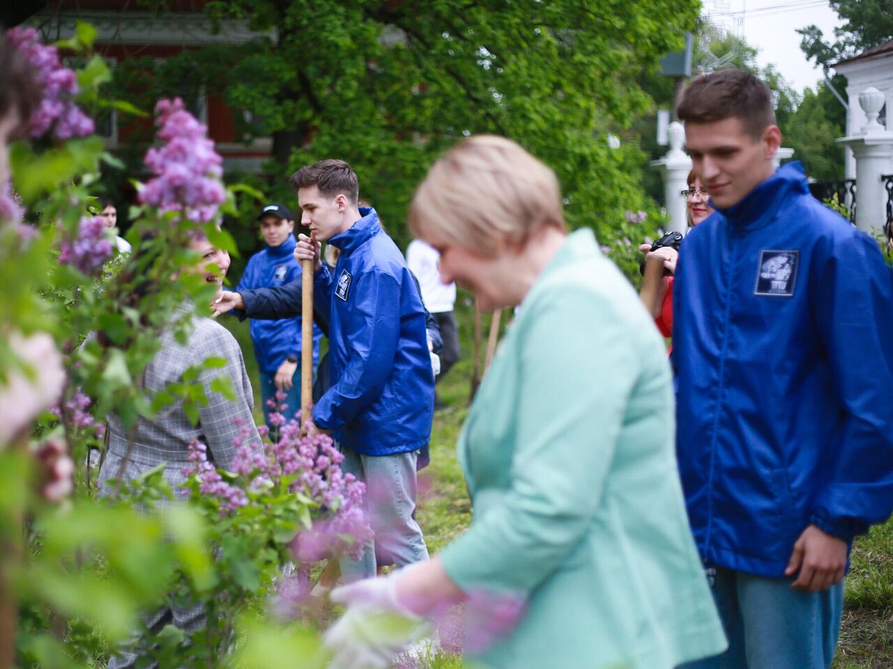 Аллею Ушинского высадили в Туле - РИА Новости, 19.05.2023