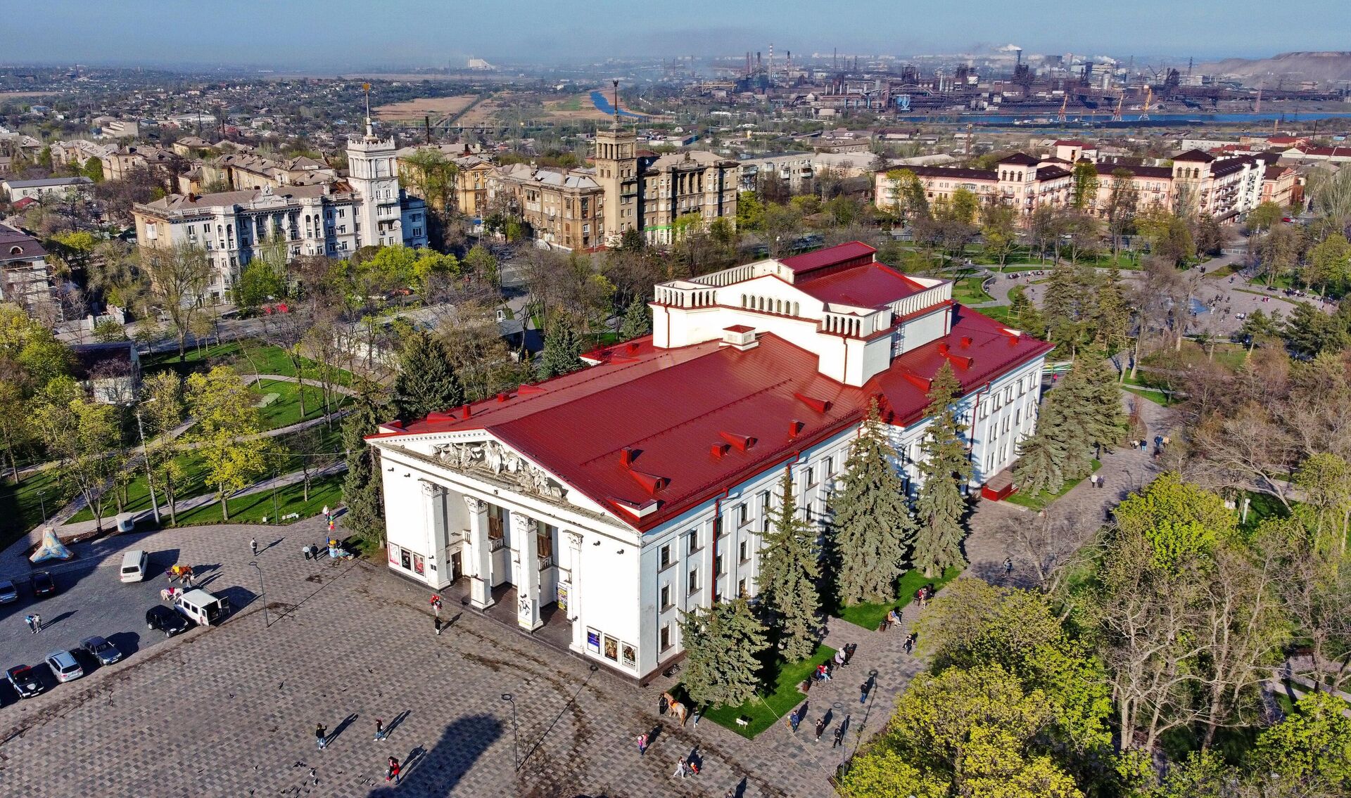 Здание Донецкого академического областного драматического театра в Мариуполе. 2021 год - РИА Новости, 1920, 19.05.2023