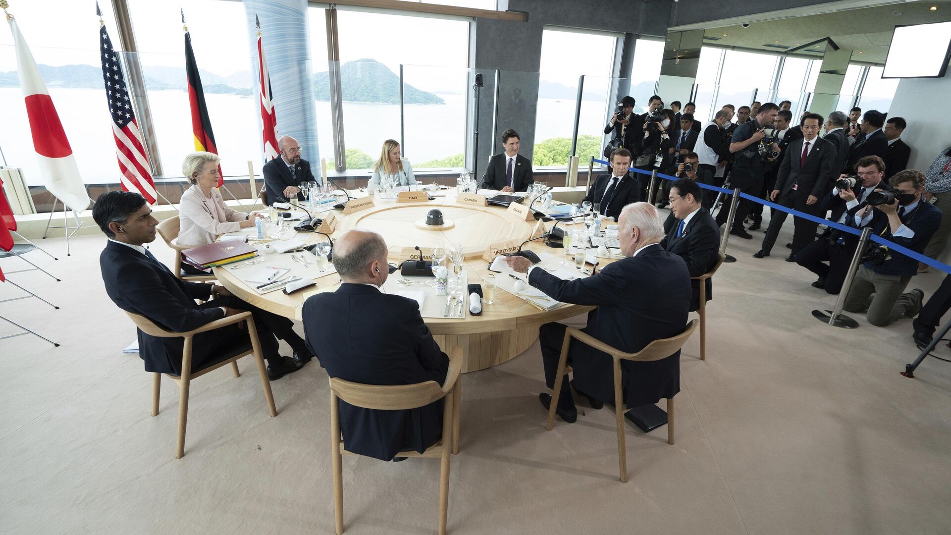 Лидеры G7 во время рабочего обеда в рамках саммита в Хиросиме - РИА Новости, 1920, 20.05.2023