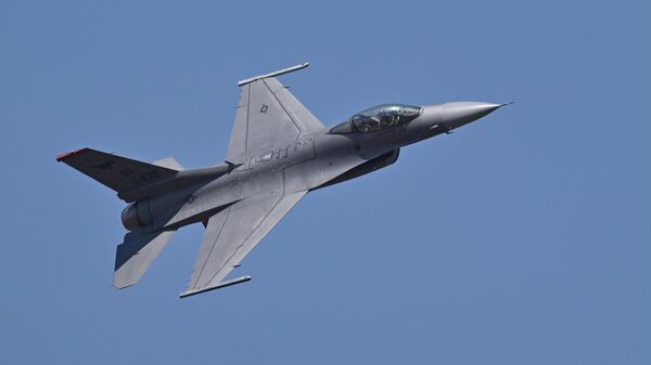 Истребитель F-16 Fighting Falcon