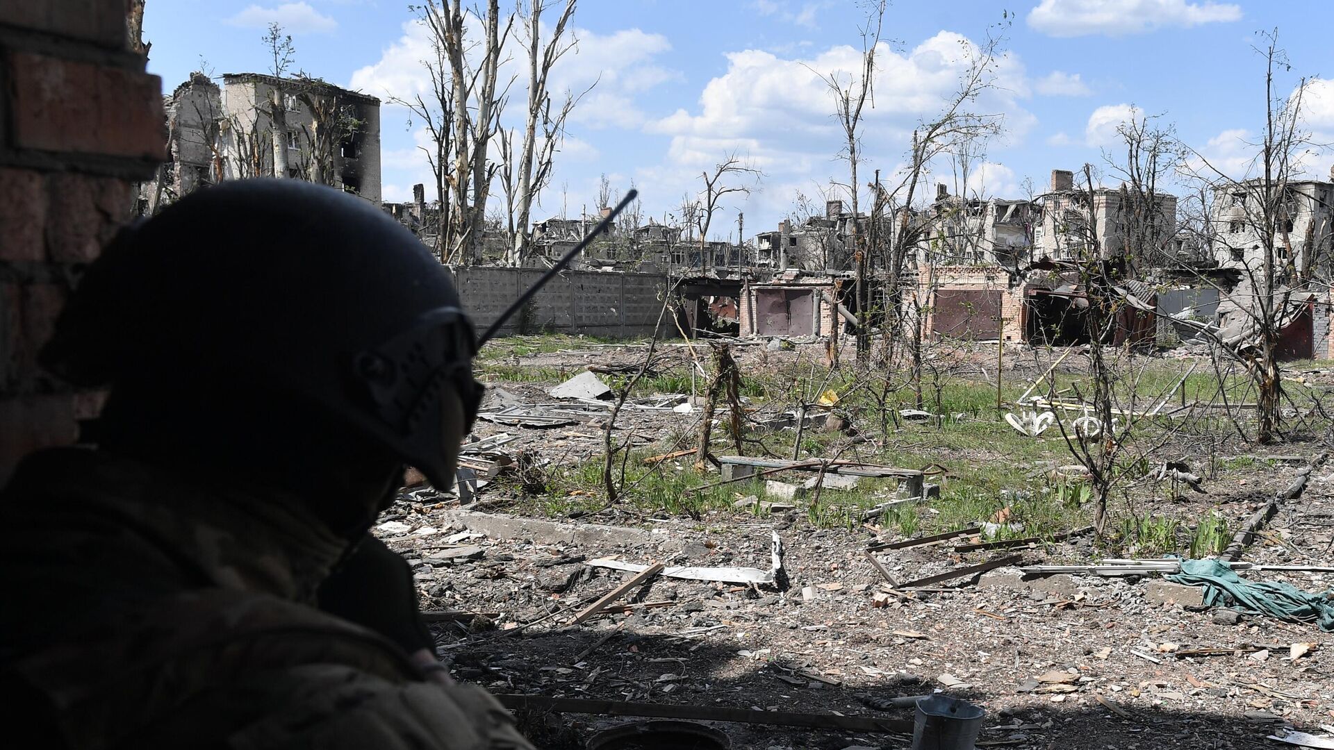 Боец Вагнера на позиции в Артемовске - РИА Новости, 1920, 20.05.2023