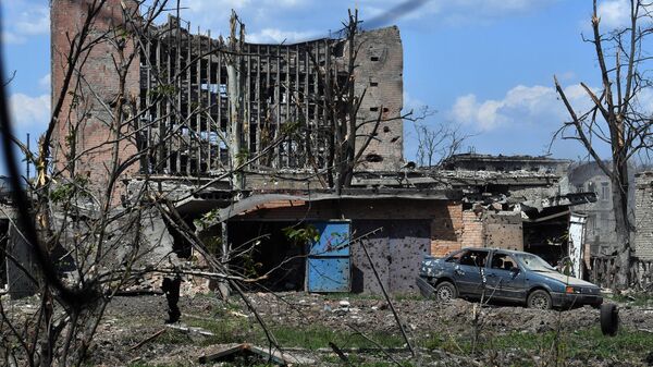 Разрушенные здания и постройки в Артемовске