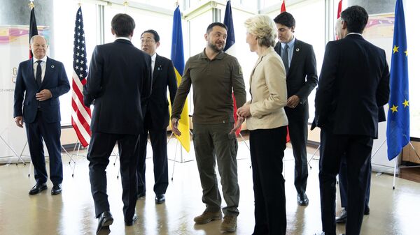 Президент Украины Владимир Зеленский с лидерами стран G7 на саммите в Хиросиме