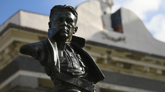 Открытие памятника советскому разведчику Павлу Судоплатову в Донецке