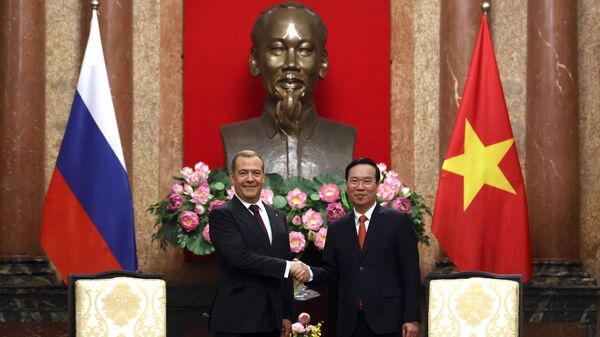 Заместитель председателя Совета безопасности РФ, глава Единой России Дмитрий Медведев и президент Вьетнама Во Ван Тхыонг во время встречи в Ханое. 22 мая 2023