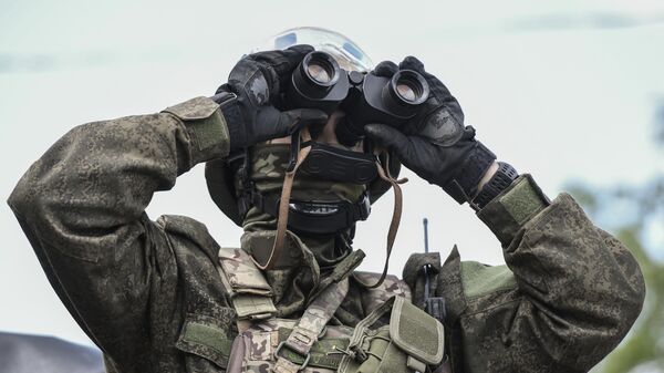 Военнослужащий зенитного расчета группы быстрого реагирования для защиты и противодействия атакам БПЛА украинских боевиков