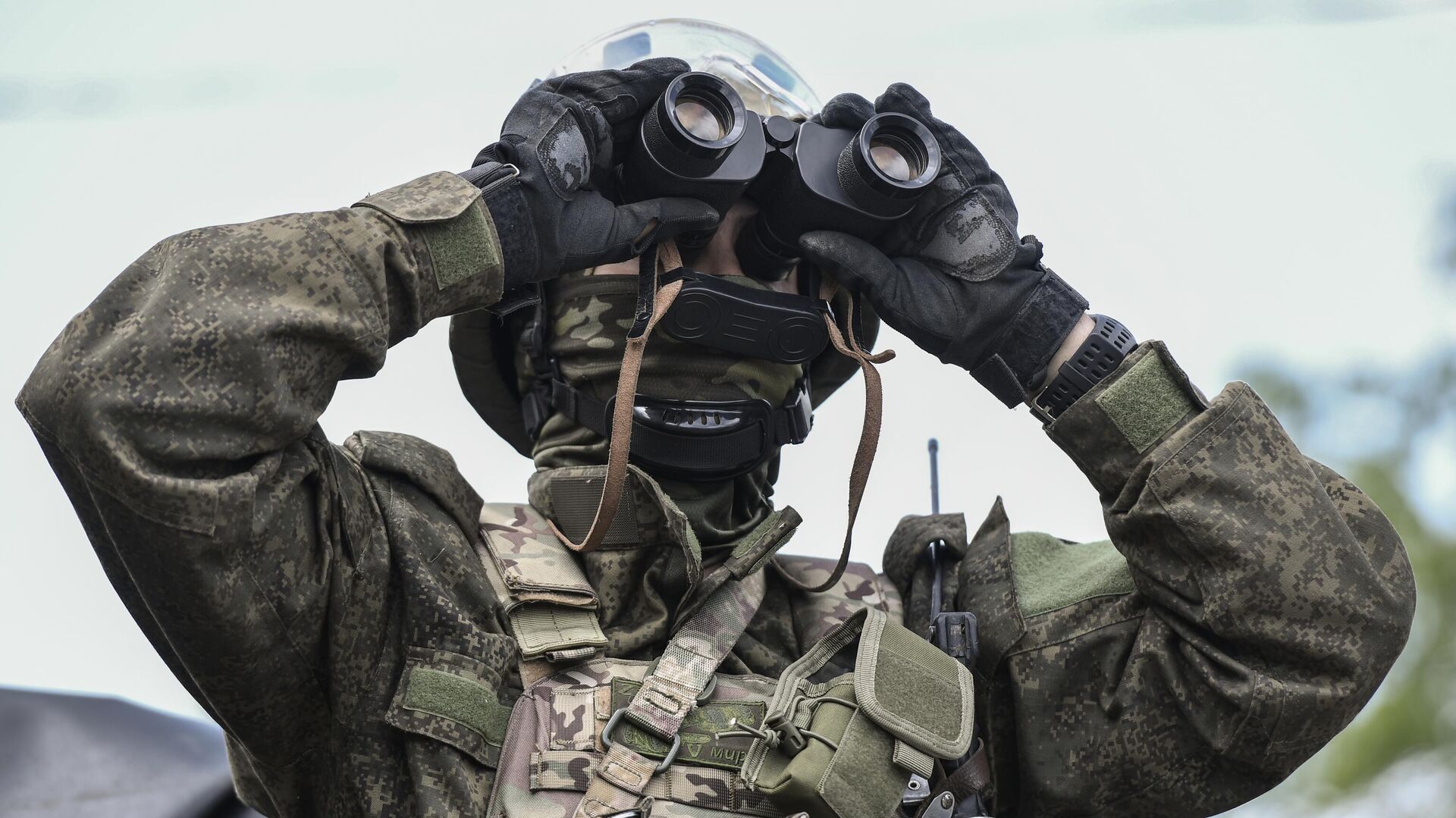 Военнослужащий зенитного расчета мобильной группы быстрого реагирования для защиты и противодействия атакам БПЛА0