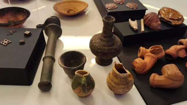 1873668811_0:370:960:910_640x0_80_0_0_f0