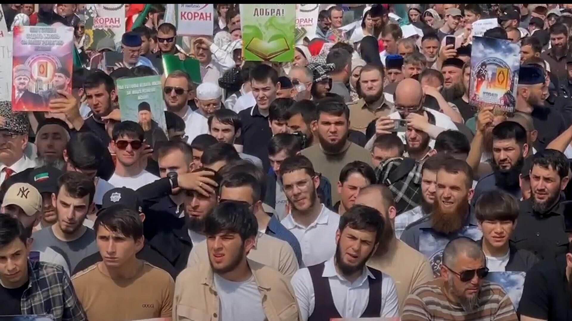Тысячи чеченцев вышли на митинг против посягательства на Коран  - РИА Новости, 1920, 23.05.2023