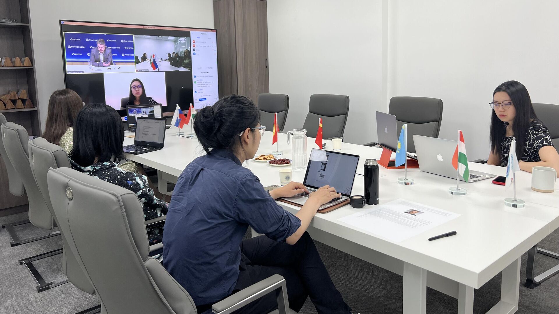 Первый онлайн мастер-класс SputnikPro для молодежной платформы стран ШОС SCOLAR Network в Пекине - РИА Новости, 1920, 23.05.2023