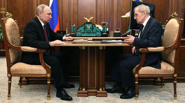 Президент РФ Владимир Путин и председатель Конституционного суда РФ Валерий Зорькин во время встречи. 23 мая 2023
