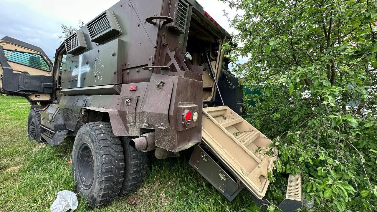 Брошенная бронемашина украинских диверсантов в Белгородской области - РИА Новости, 1920, 09.06.2023