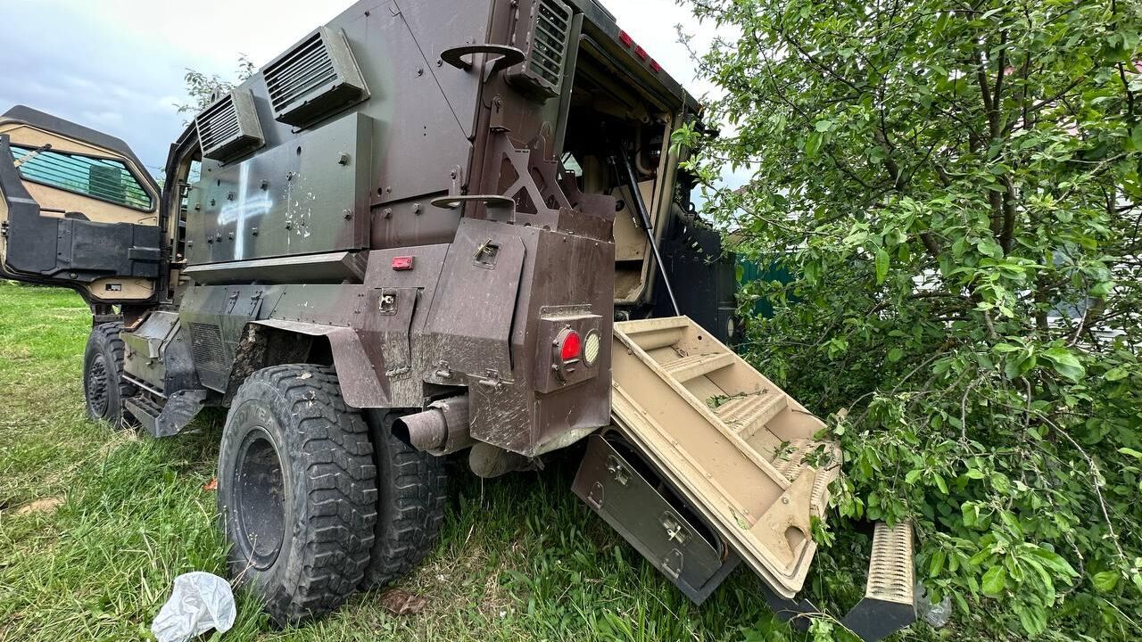 Брошенная бронемашина украинских диверсантов в Белгородской области - РИА Новости, 1920, 09.06.2023