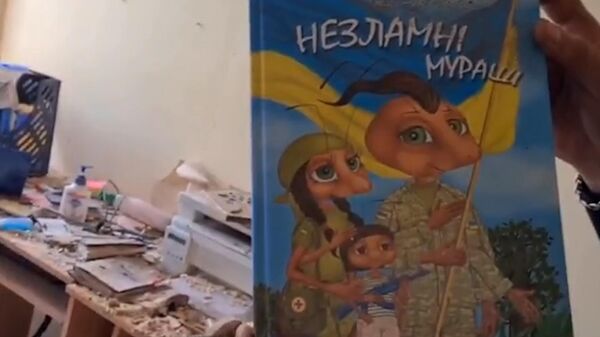 Сказки с националистическим уклоном: бойцы Вагнера показали найденную в здании минюста Украины в Артемовске литературу