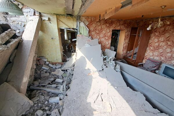 Квартира в многоэтажном доме, разрушенная в результате обстрела со стороны ВСУ города Ясиноватая