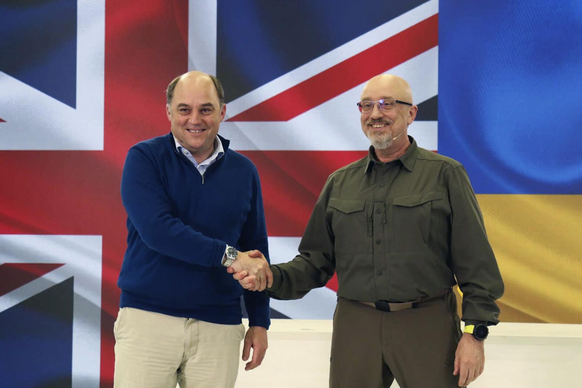  Министр обороны Великобритании Бен Уоллес и министр обороны Украины Алексей Резников во время встречи в Киеве5