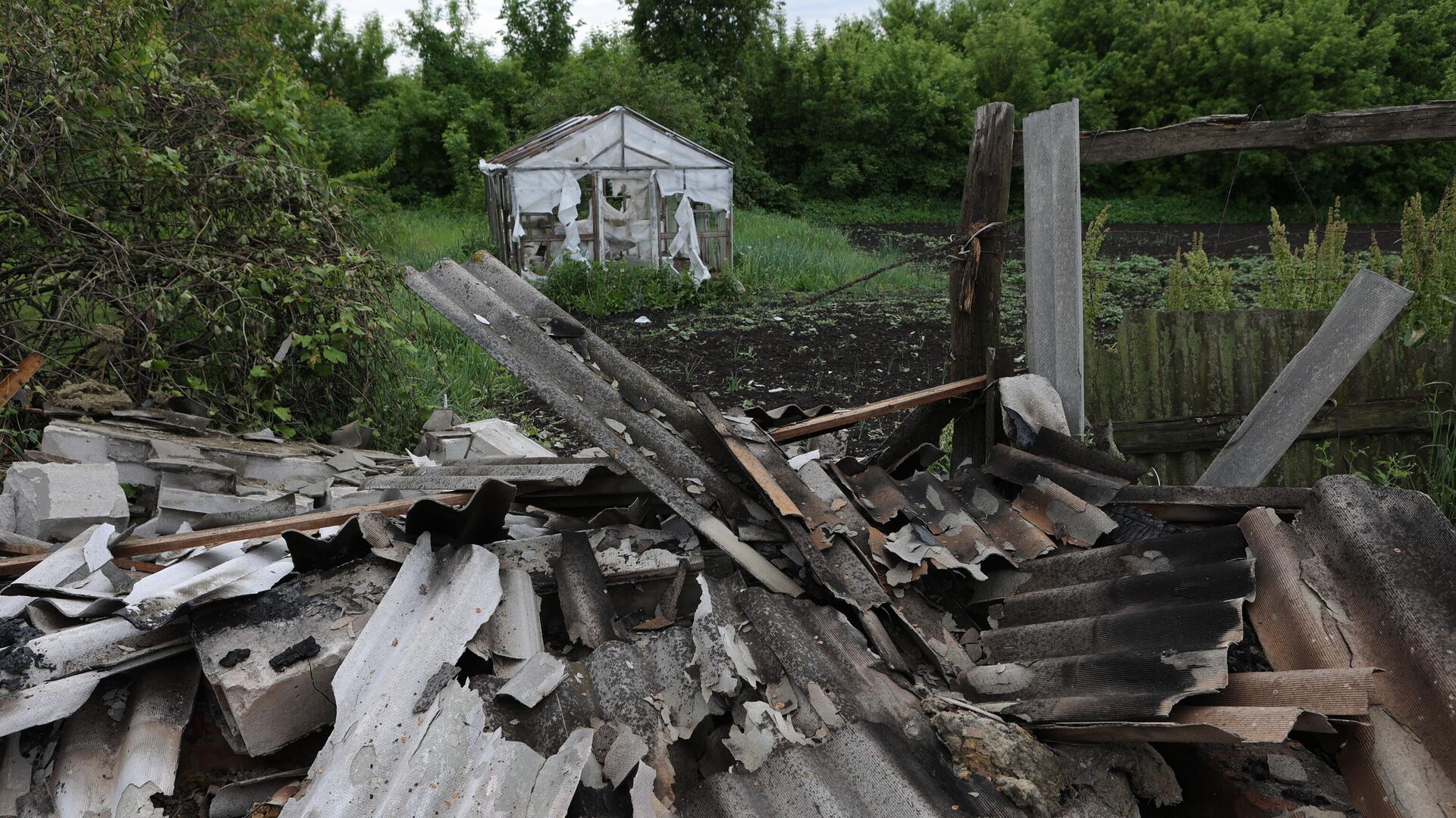 Жилой дом, разрушенный в результате атаки ДРГ, в Белгородской области - РИА Новости, 1920, 29.05.2023