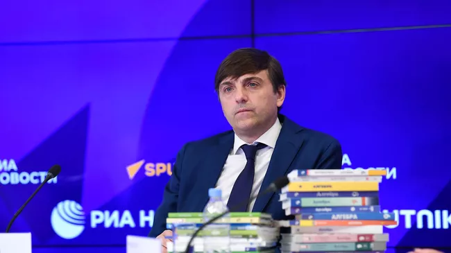 Глава Минпросвещения РФ Сергей Кравцов