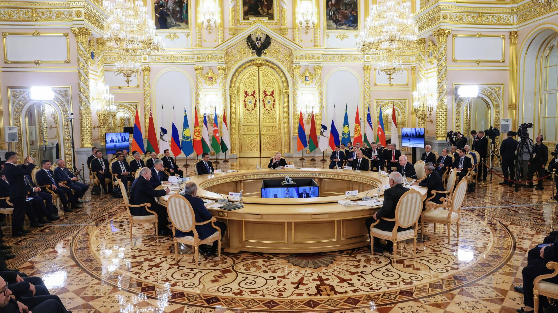 Президент РФ Владимир Путин проводит заседание высшего Евразийского экономического совета в узком составе в Москве - РИА Новости, 1920, 25.05.2023