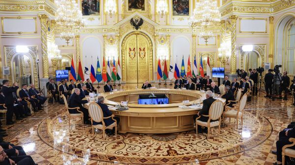 Президент РФ Владимир Путин проводит заседание высшего Евразийского экономического совета в узком составе в Москве