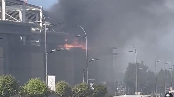 Пожар в торговом центре Istinye Park в Стамбуле, Турция. Кадр видео очевидца