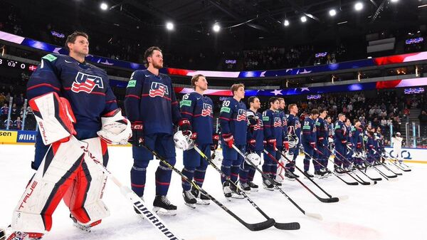 Хоккеисты сборной США по хоккею перед матчем чемпионата мира 2023 года