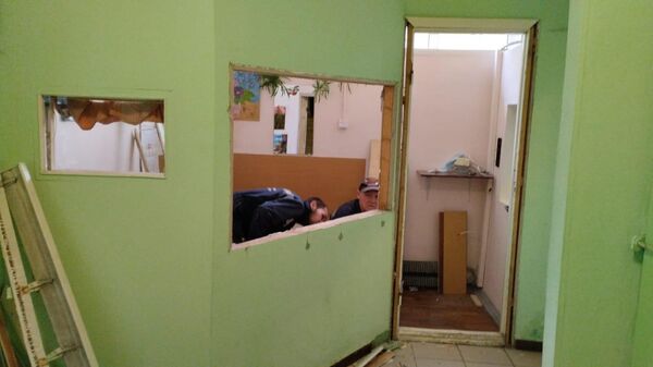 Демонтаж незаконной консьержной в доме в московском районе Выхино-Жулебино 
