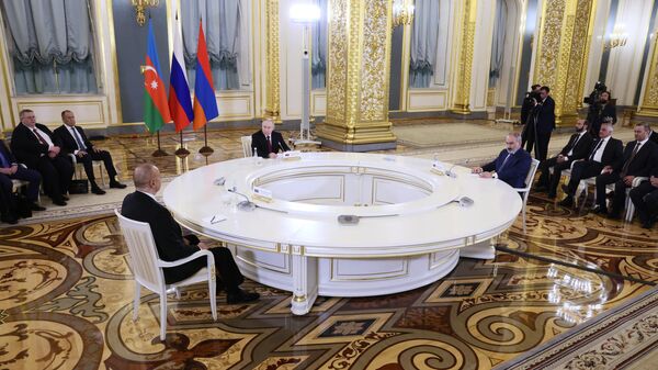 Президент РФ Владимир Путин, президент Азербайджанской Республики Ильхам Алиев и премьер-министр Республики Армения Никол Пашинян в Москве