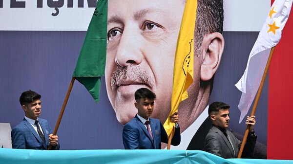 Баннер с портретом действующего президента Турции Реджепа Тайипа Эрдогана