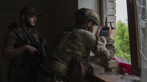 Украинские солдаты запускают дрон