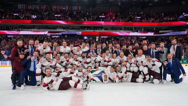 Хоккеисты сборной Латвии с бронзовыми медалями чемпионата мира