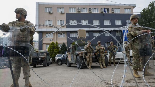Миссия НАТО оцепила здания муниципалитетов в Косове. Архивное фото
