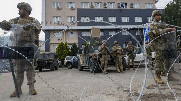 Миссия НАТО оцепила здания муниципалитетов в Косово