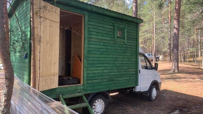 Новгородцы отправили в зону проведения СВО баню на колесах