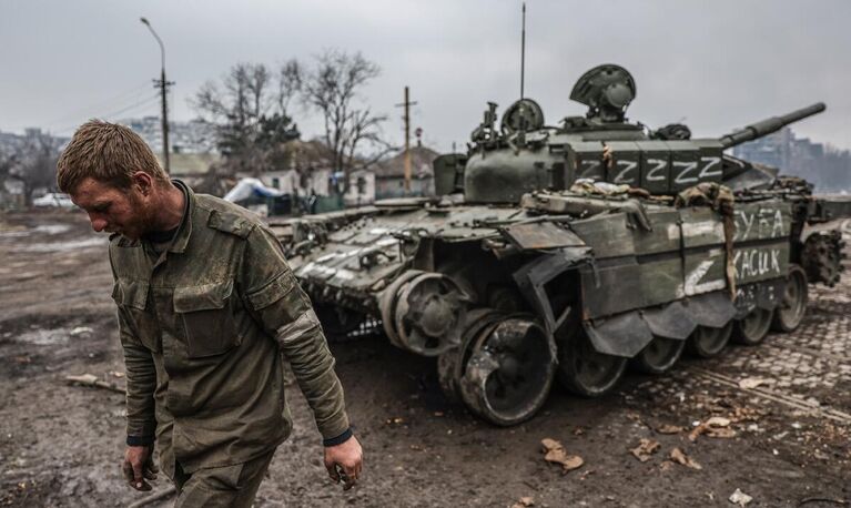 Данная серия снимков отображает обстановку в ДНР в первые месяцы СВО. Условия, в которых приходилось жить как гражданским, так и военным, были далеко не простыми, но они знали, что все это делается ради мира.
ДНР, 2022
