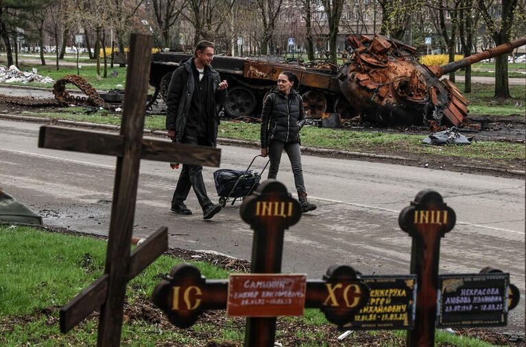 Данная серия снимков отображает обстановку в ДНР в первые месяцы СВО. Условия, в которых приходилось жить как гражданским, так и военным, были далеко не простыми, но они знали, что все это делается ради мира. ДНР, 2022