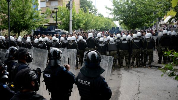 Косовский спецназ и военная полиция KFOR в Звечане