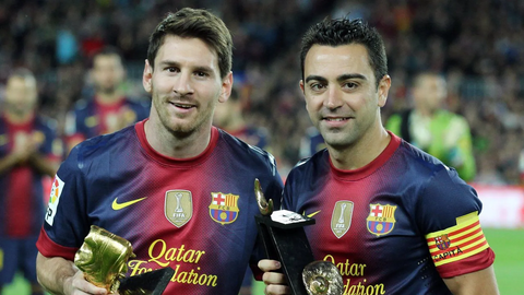 Лионель Месси и Хави в бытность футболистами клуба Барселона (2012 год)