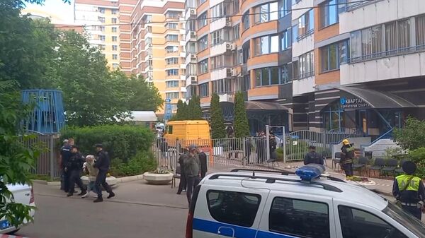 Беспилотники попали в два жилых дома в Москве. Кадры с места ЧП