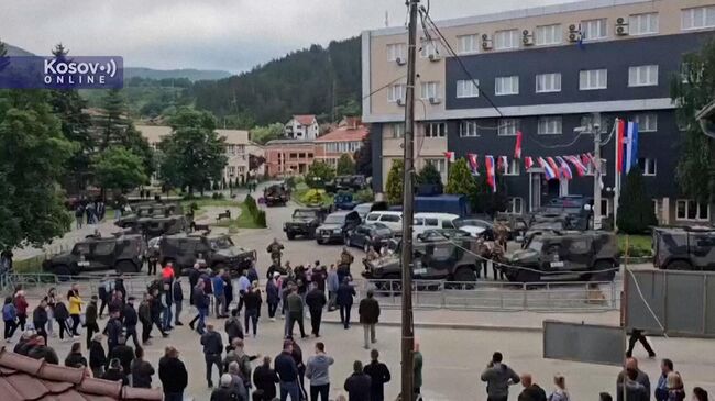 Полиция и протестующие в муниципалитетах Звечан и Лепосавич 